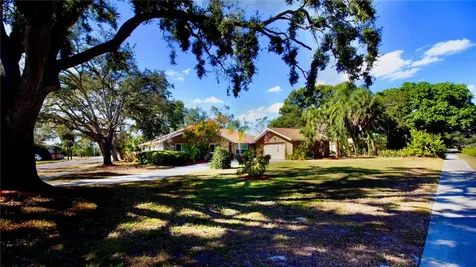 547 Oleander Way S St Petersburg FL 33707