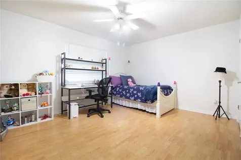 547 Oleander Way S St Petersburg FL 33707