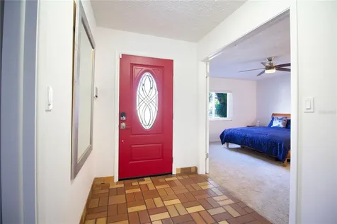 547 Oleander Way S St Petersburg FL 33707