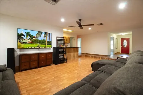 547 Oleander Way S St Petersburg FL 33707