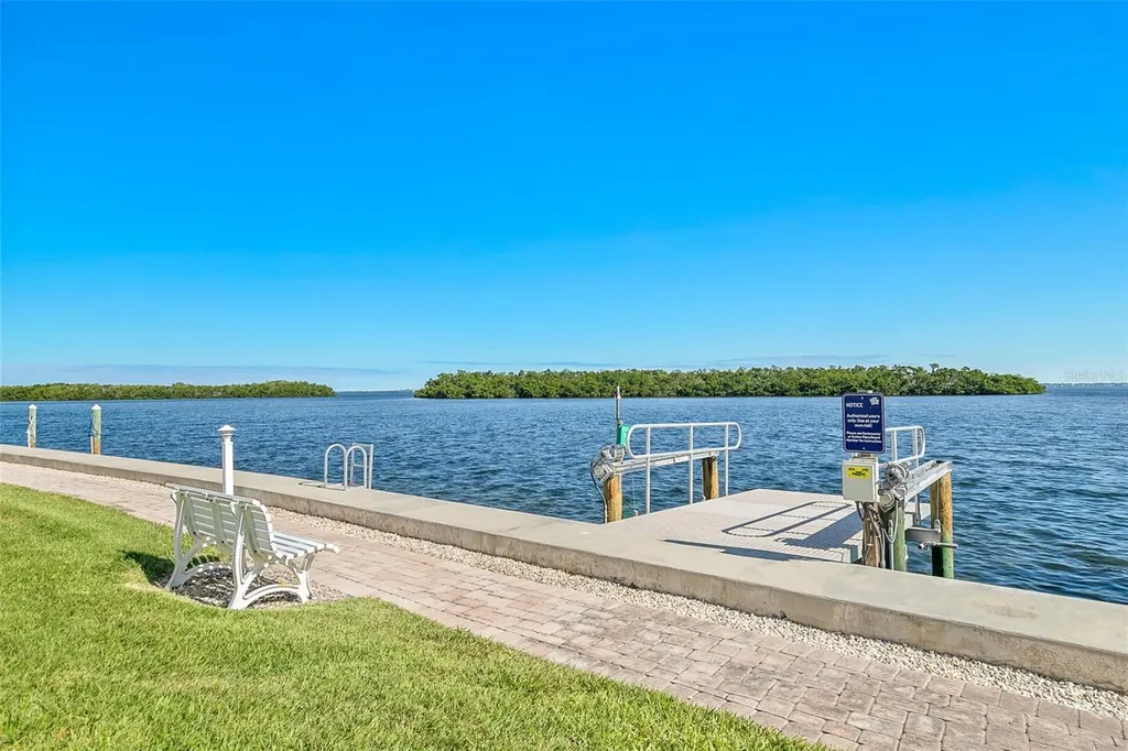597 Sutton Place Longboat Key FL 34228