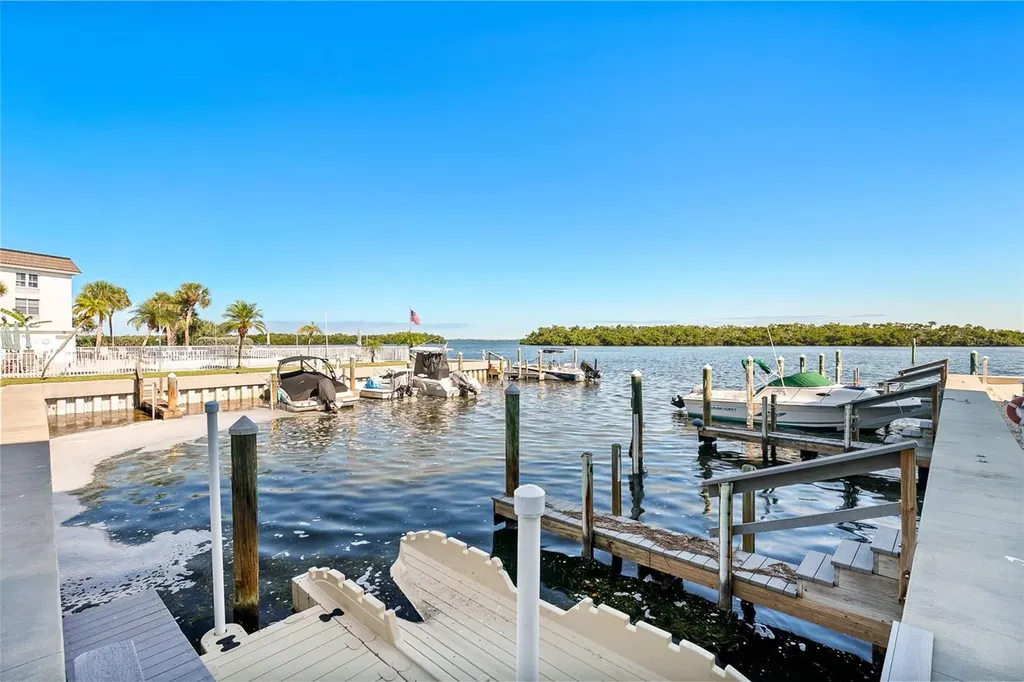 597 Sutton Place Longboat Key FL 34228