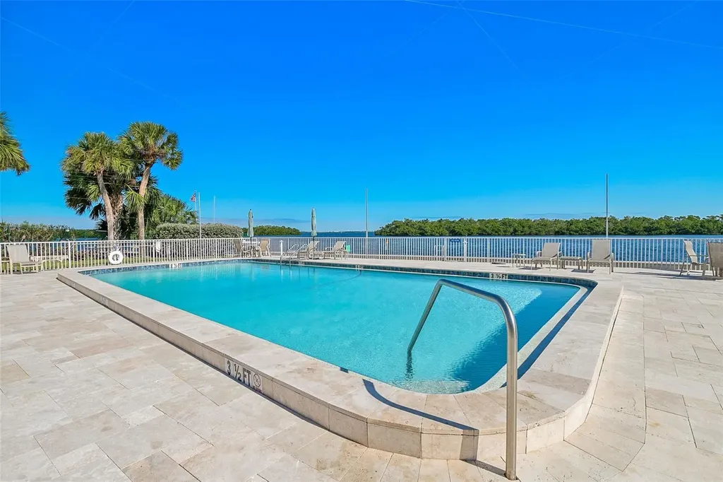 597 Sutton Place Longboat Key FL 34228