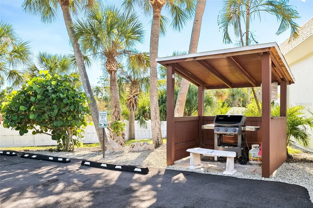 597 Sutton Place Longboat Key FL 34228