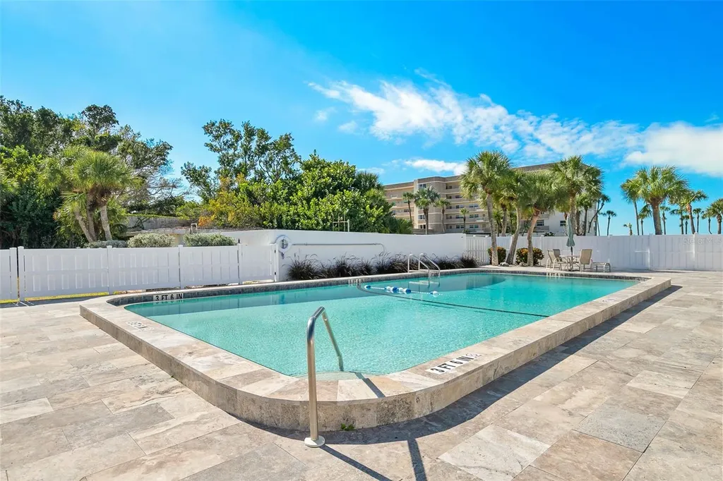 597 Sutton Place Longboat Key FL 34228