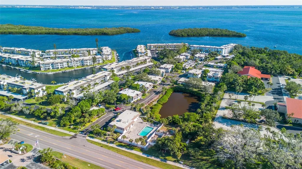 597 Sutton Place Longboat Key FL 34228