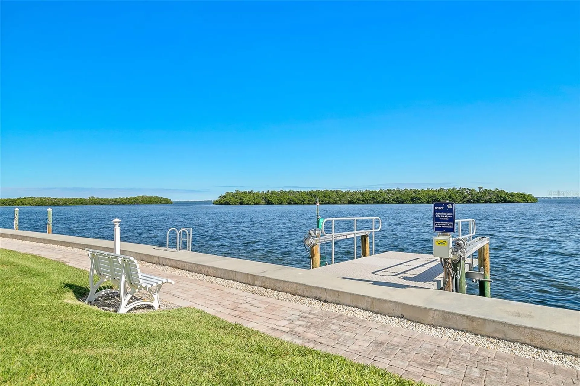 597 Sutton Place Longboat Key FL 34228