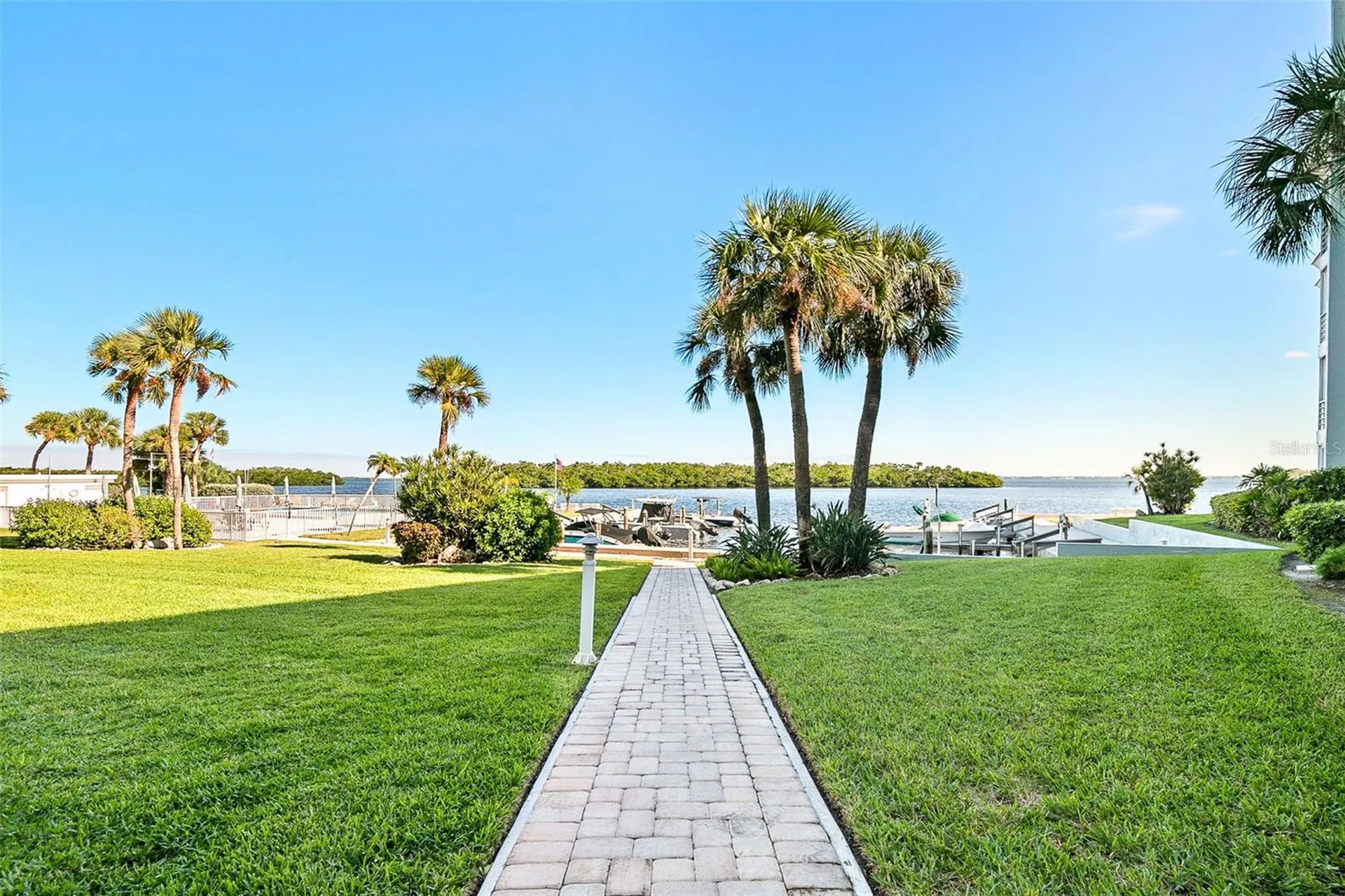 597 Sutton Place Longboat Key FL 34228