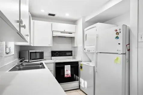 597 Sutton Place Longboat Key FL 34228