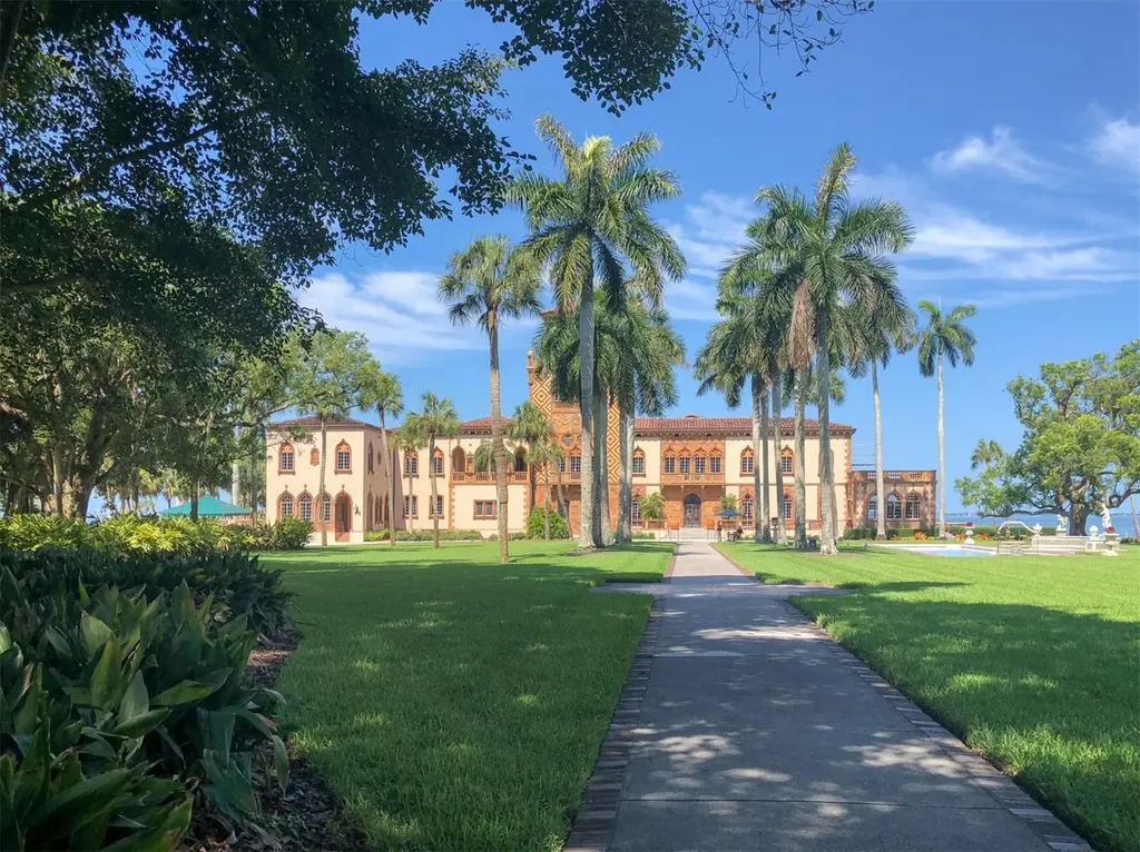 3208 Ramblewood Drive N Sarasota FL 34237