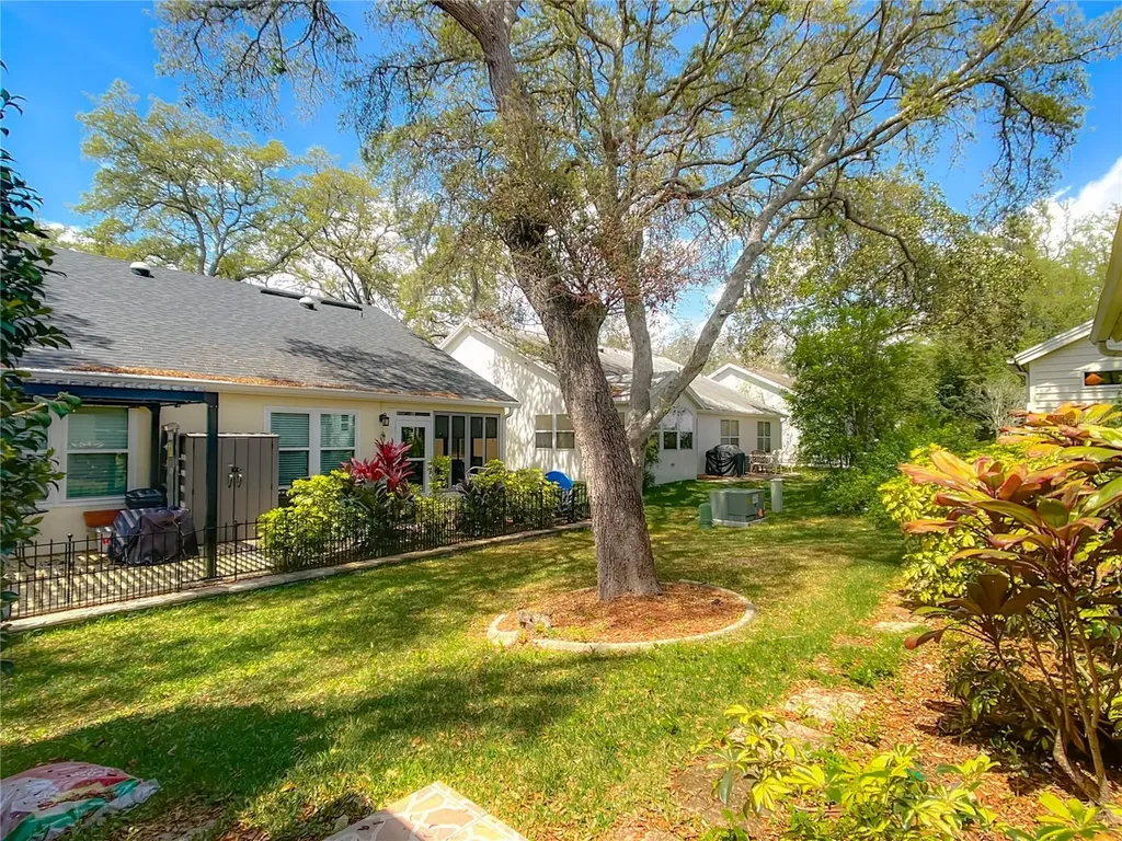 208 Desota Court Lady Lake FL 32159
