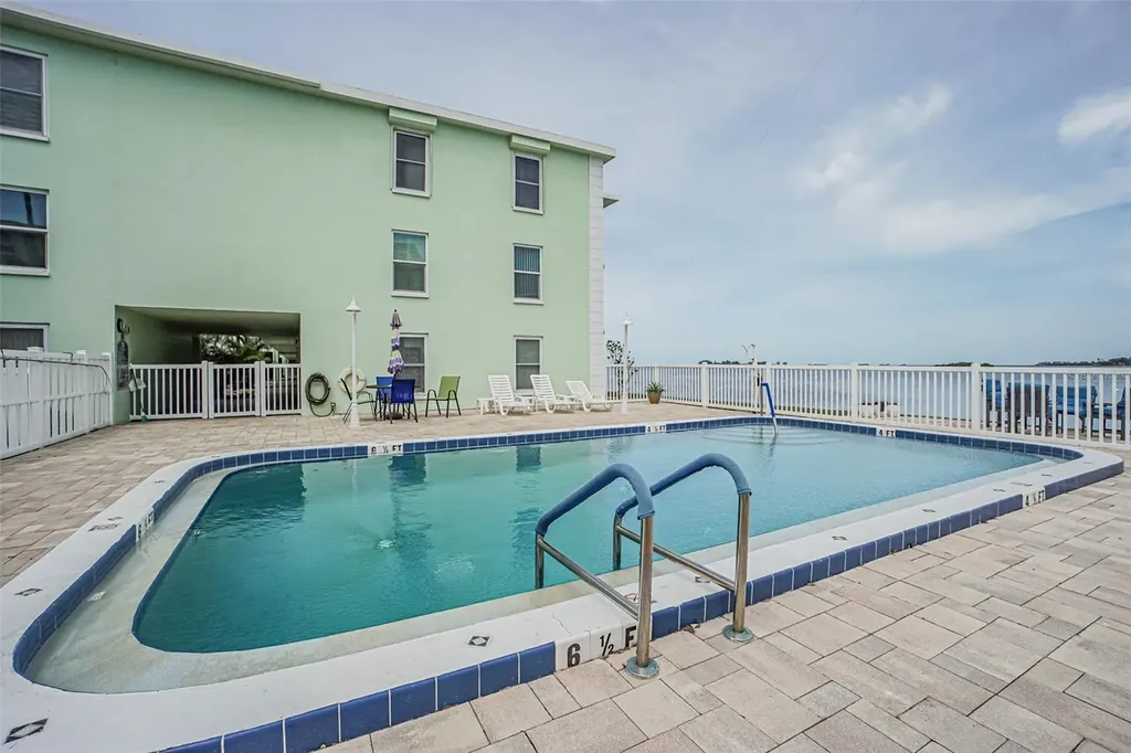 464 Paula Drive N Dunedin FL 34698