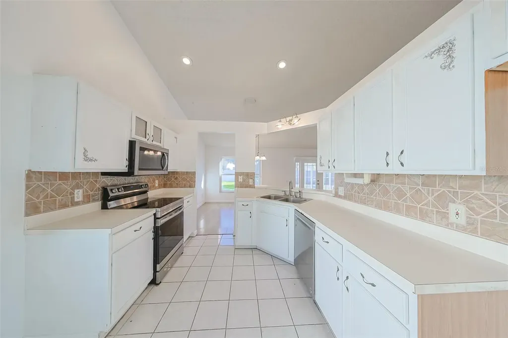 222 Lakeway Lane Apollo Beach FL 33572