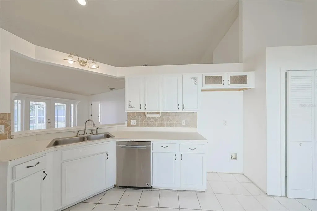 222 Lakeway Lane Apollo Beach FL 33572