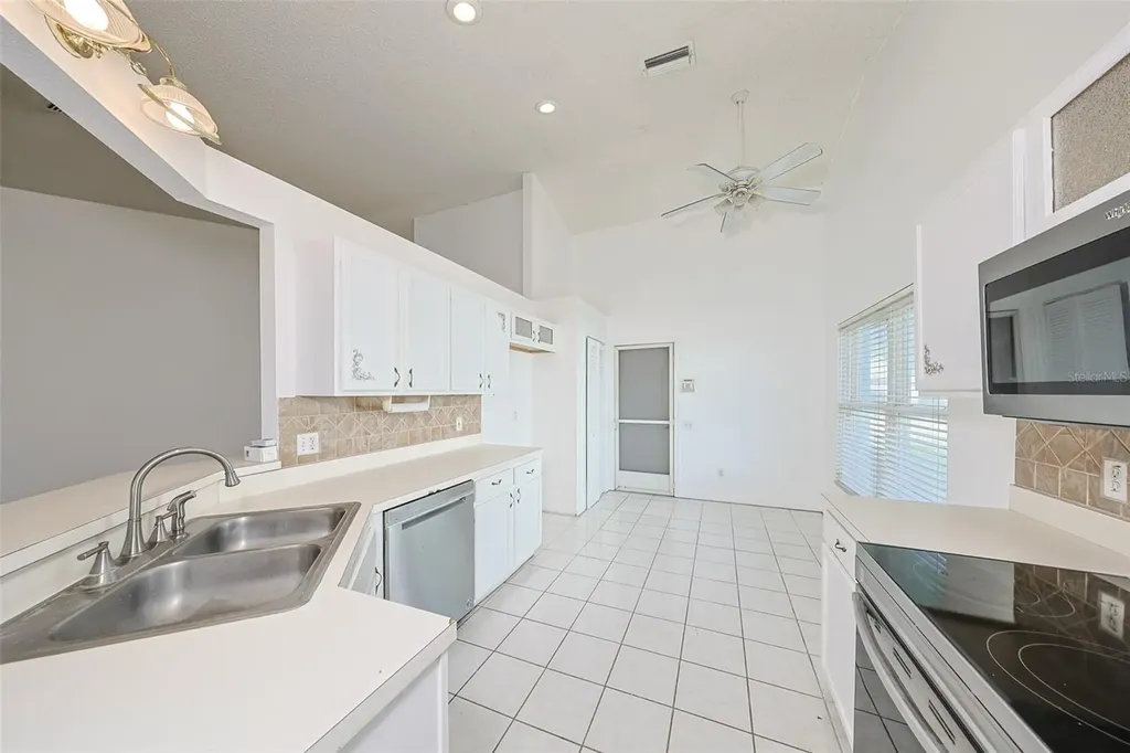 222 Lakeway Lane Apollo Beach FL 33572