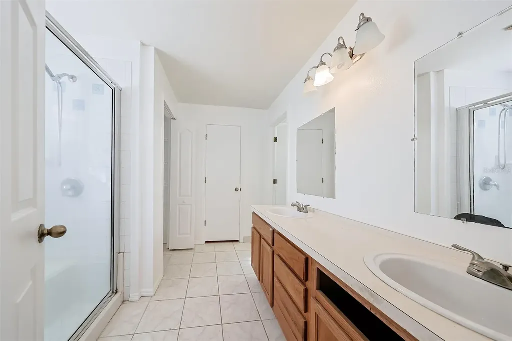 222 Lakeway Lane Apollo Beach FL 33572