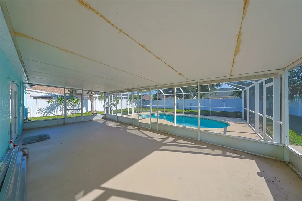 222 Lakeway Lane Apollo Beach FL 33572