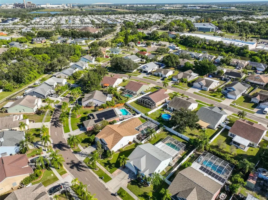 222 Lakeway Lane Apollo Beach FL 33572