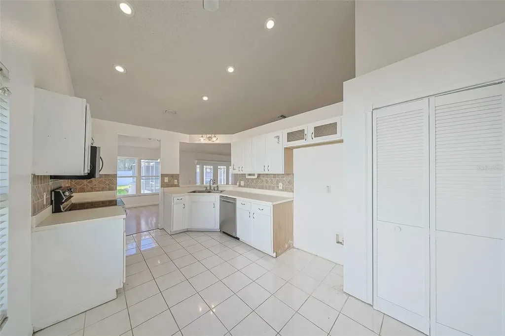 222 Lakeway Lane Apollo Beach FL 33572