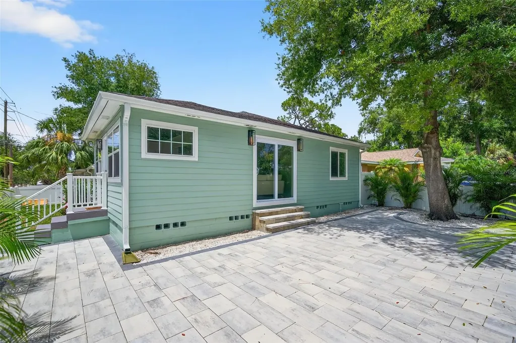 1846 3rd Street S St Petersburg FL 33705