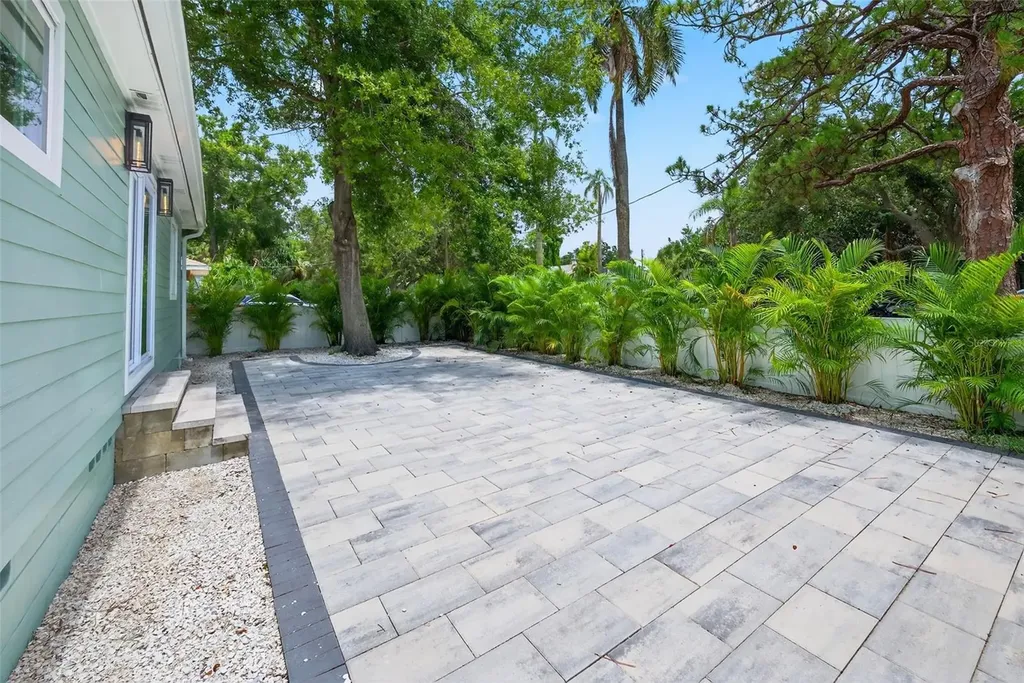 1846 3rd Street S St Petersburg FL 33705