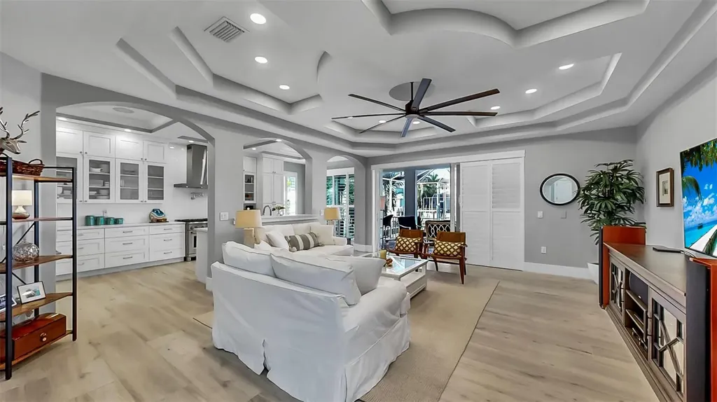 701 Pinckney Drive Apollo Beach FL 33572