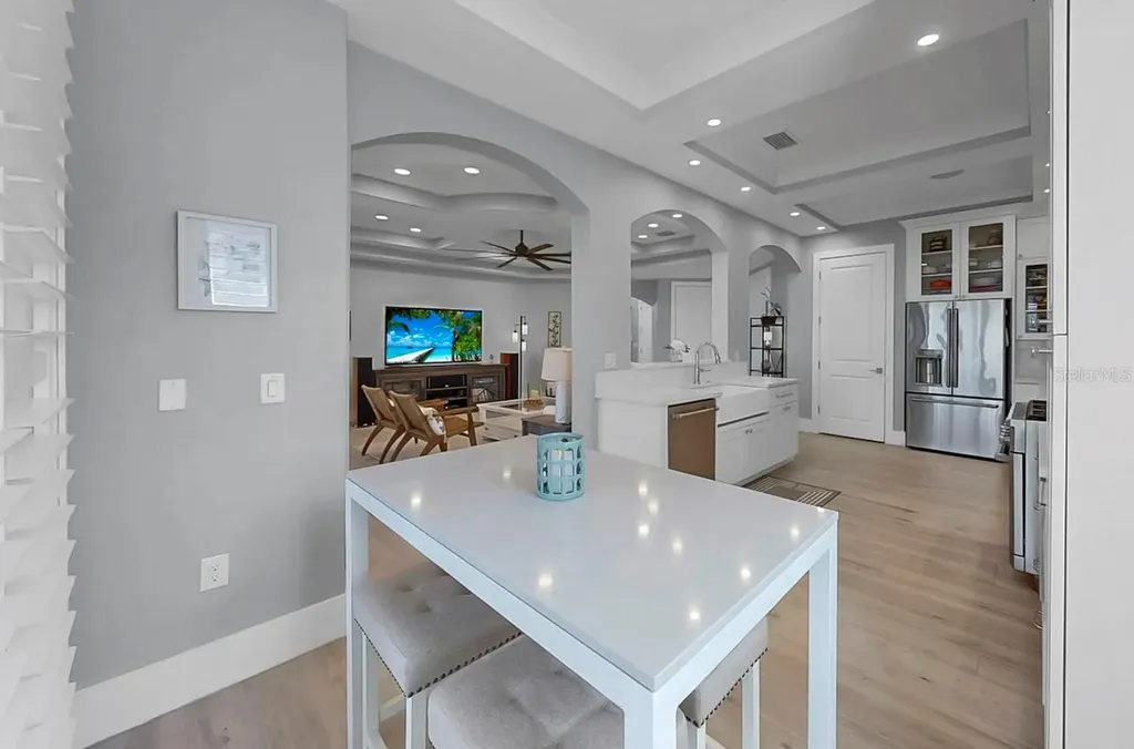 701 Pinckney Drive Apollo Beach FL 33572