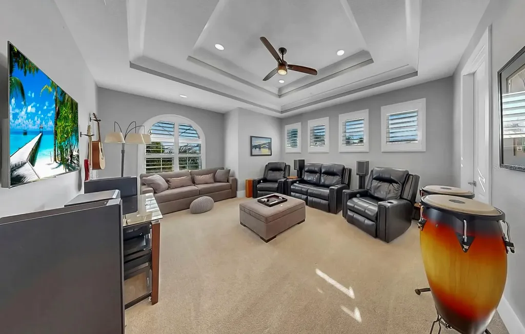 701 Pinckney Drive Apollo Beach FL 33572