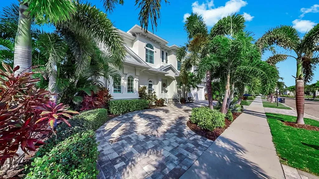 701 Pinckney Drive Apollo Beach FL 33572