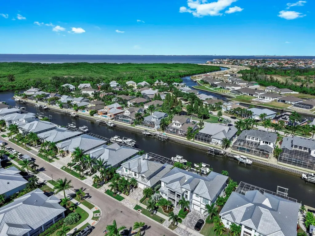 701 Pinckney Drive Apollo Beach FL 33572