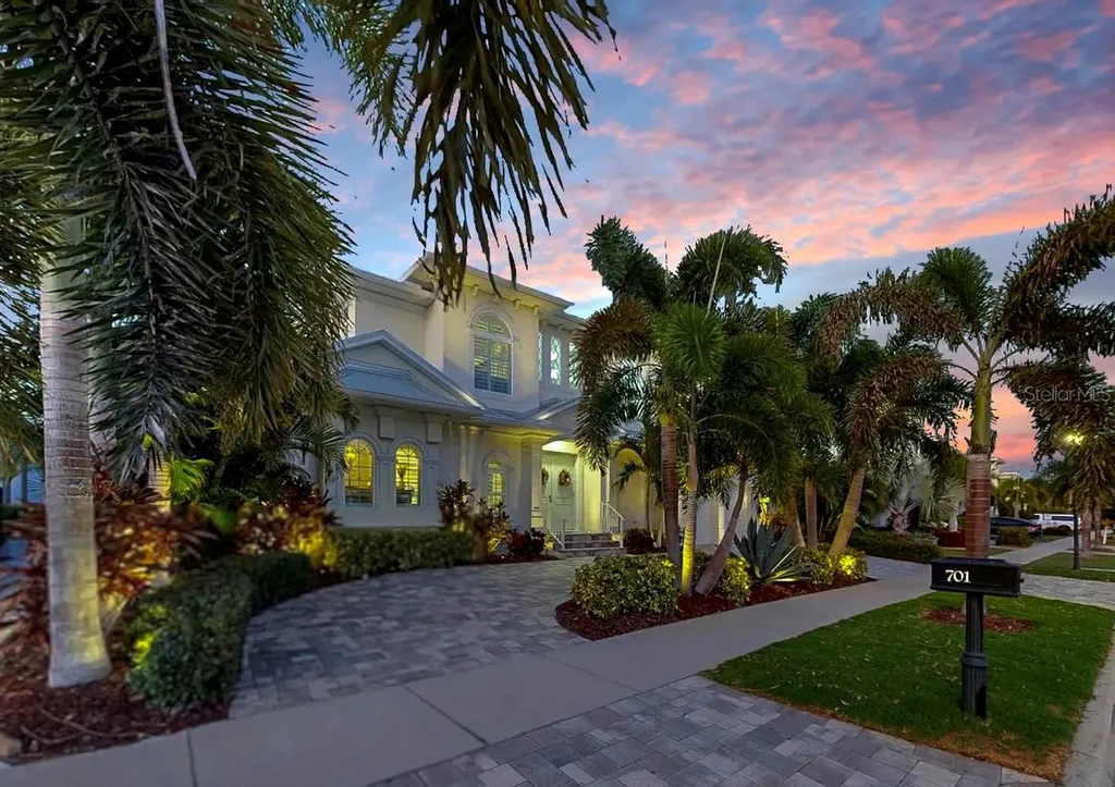 701 Pinckney Drive Apollo Beach FL 33572