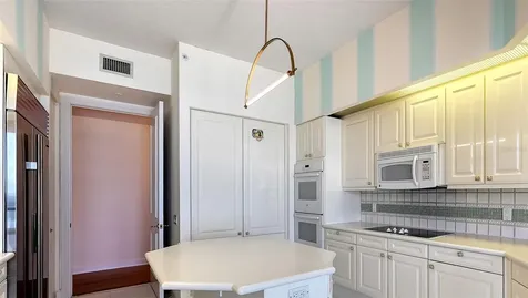 1241 Gulf Of Mexico Drive Longboat Key FL 34228