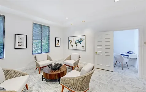 1241 Gulf Of Mexico Drive Longboat Key FL 34228