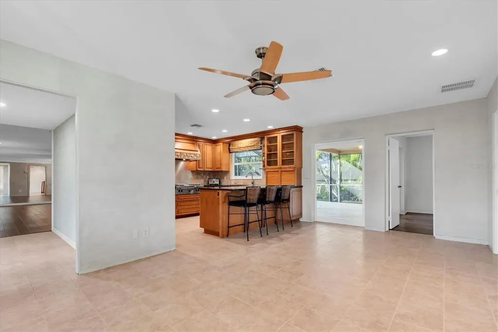 1101 87th Avenue N St Petersburg FL 33702