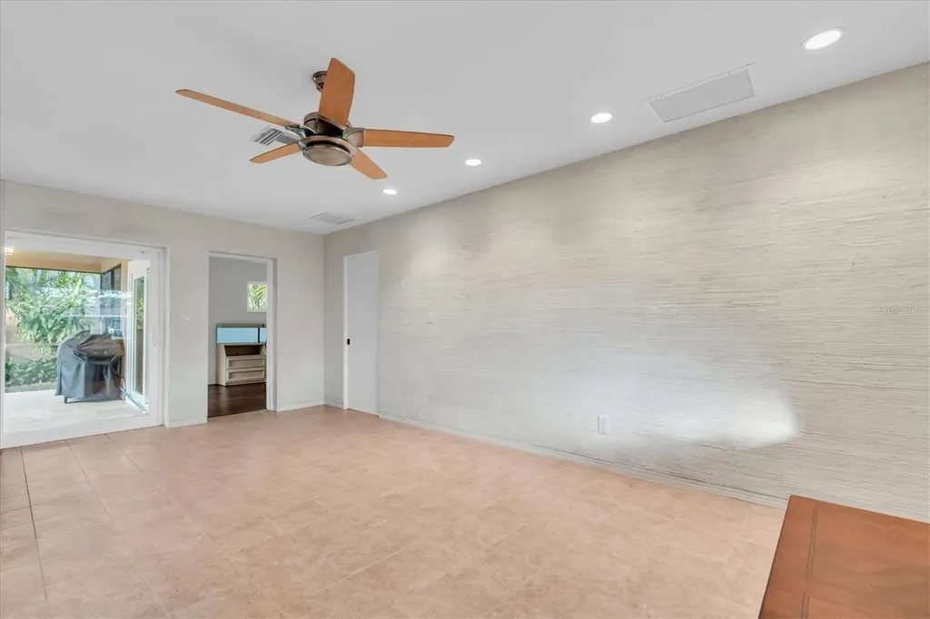1101 87th Avenue N St Petersburg FL 33702