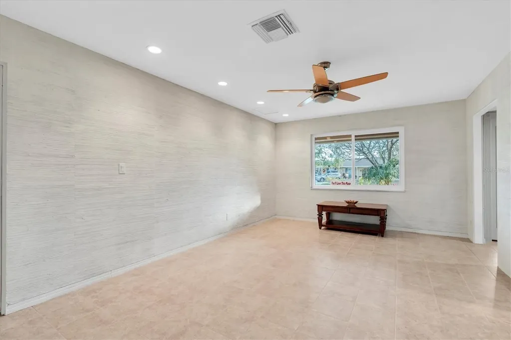 1101 87th Avenue N St Petersburg FL 33702