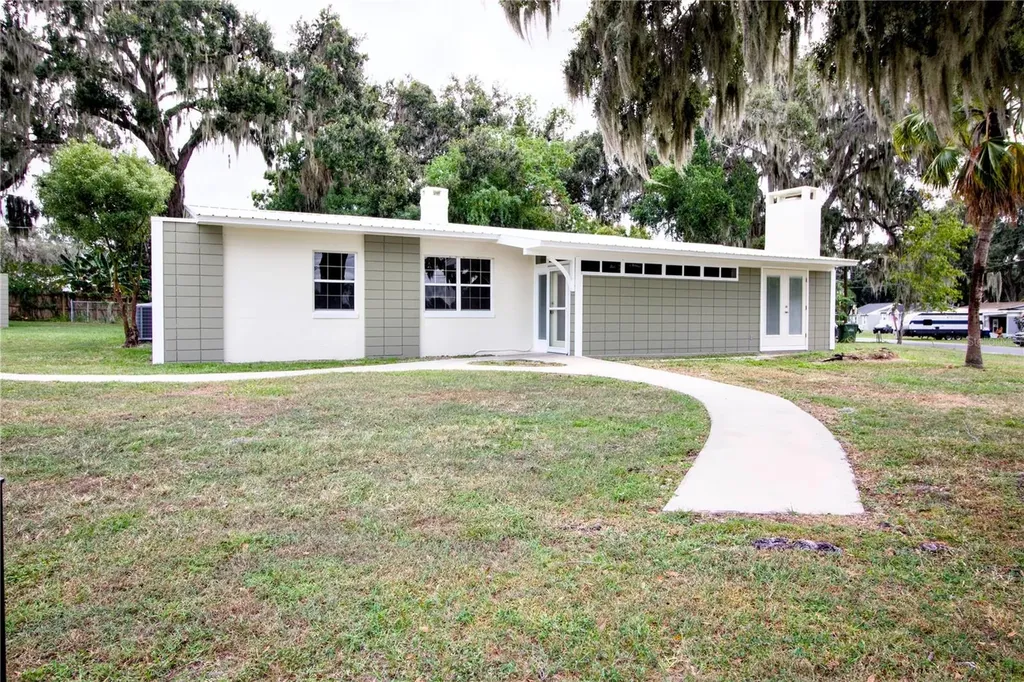 1114 Oak Drive Leesburg FL 34748