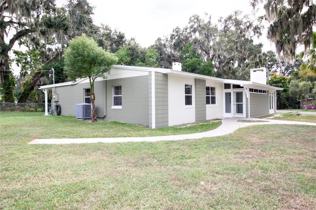 1114 Oak Drive Leesburg FL 34748