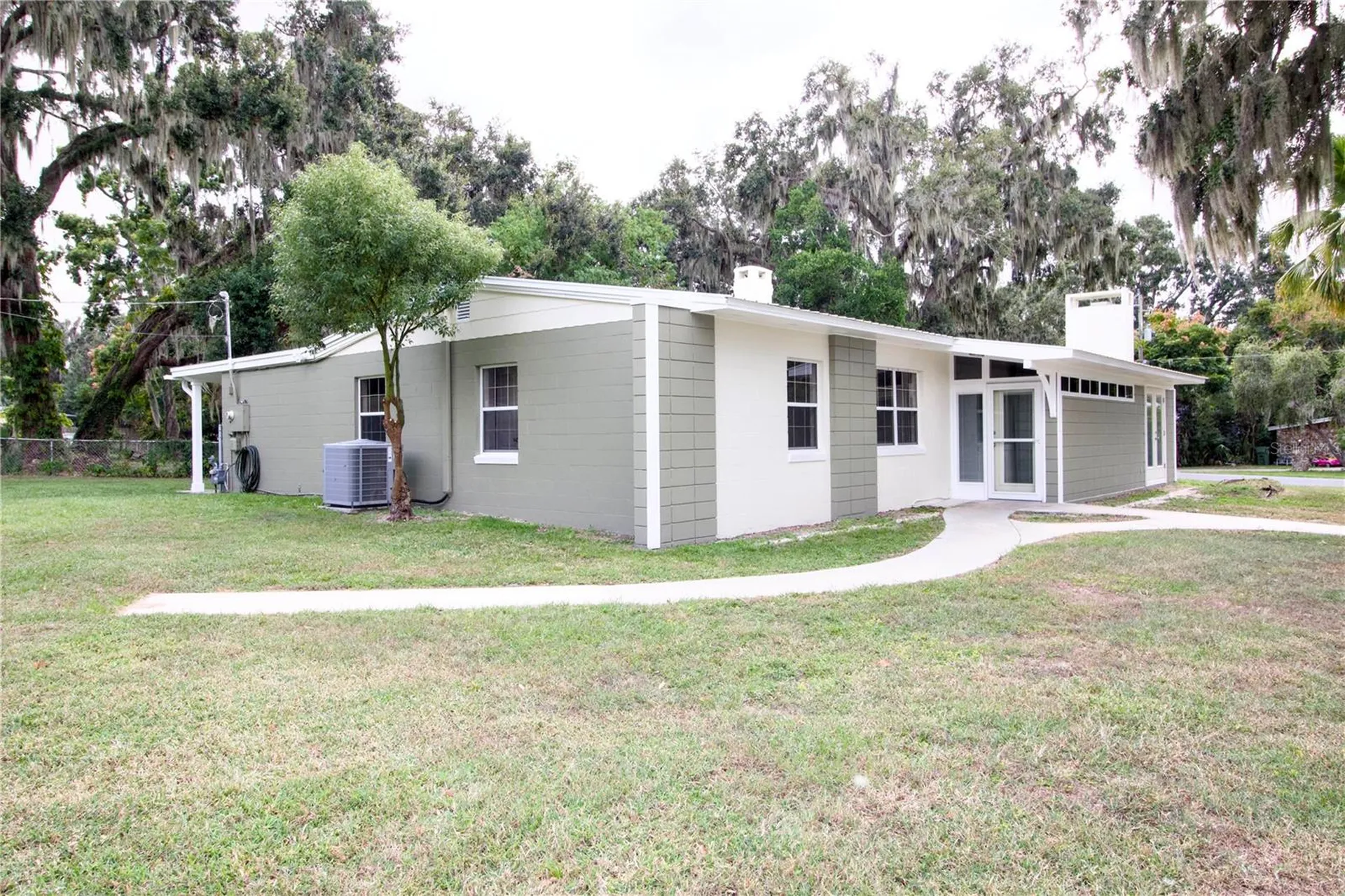 1114 Oak Drive Leesburg FL 34748