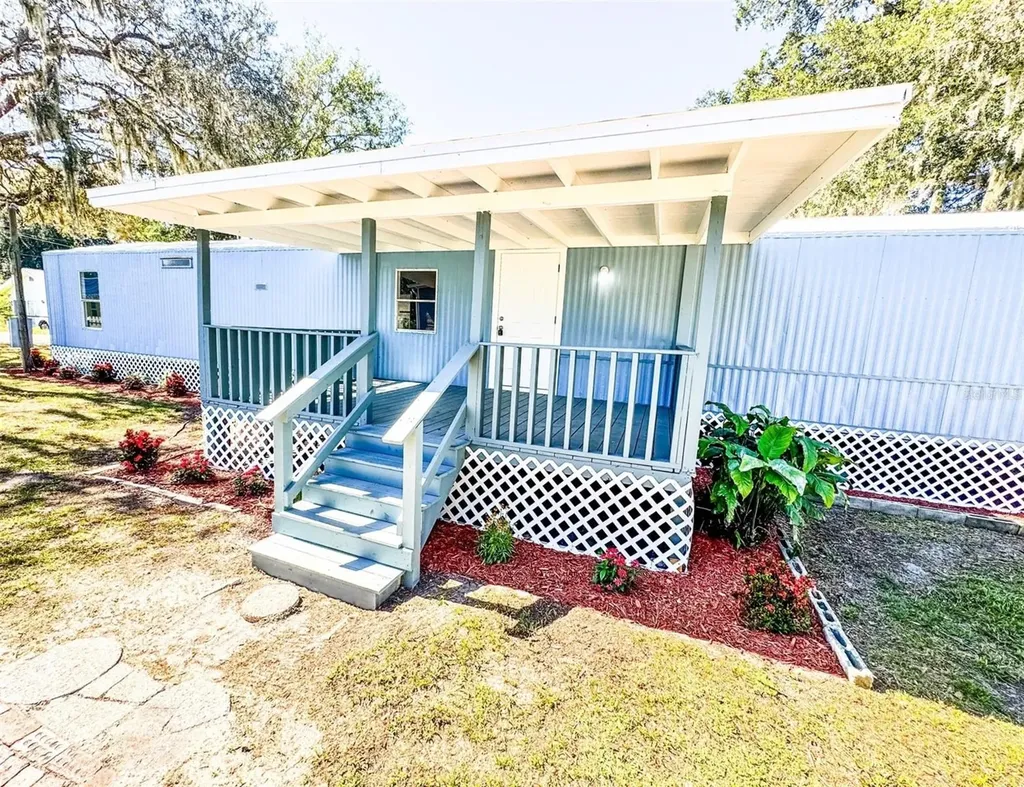 688 4th Street Polk City FL 33868