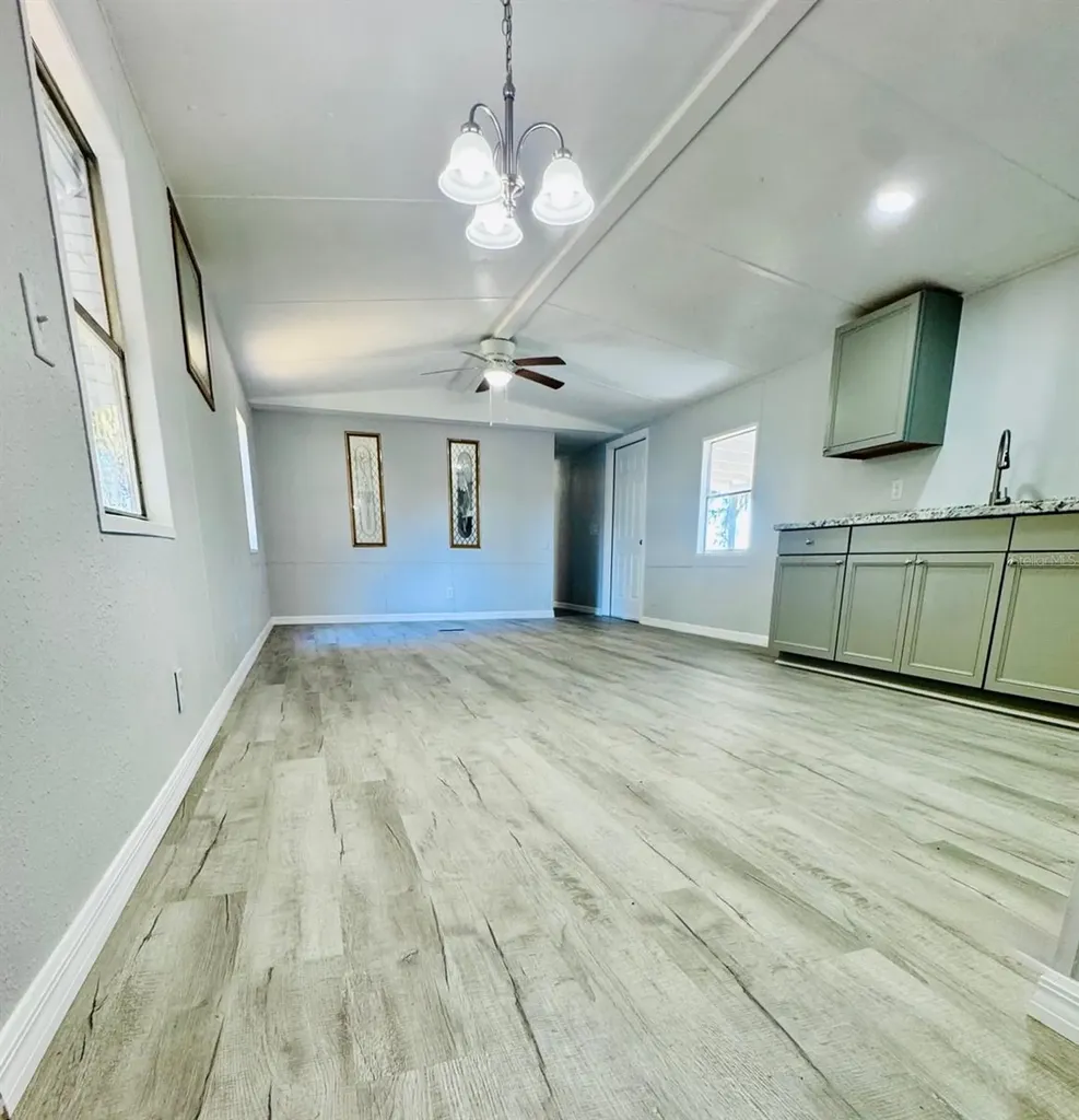 688 4th Street Polk City FL 33868