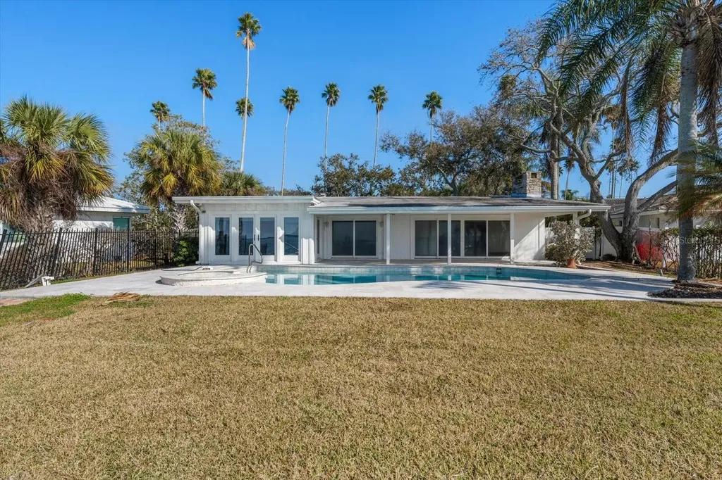 1614 Santa Barbara Drive Dunedin FL 34698