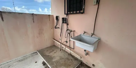 121 St, Bt30 Urb Jardines De Country Club Bo Sabana Abajo Carolina PR 00988