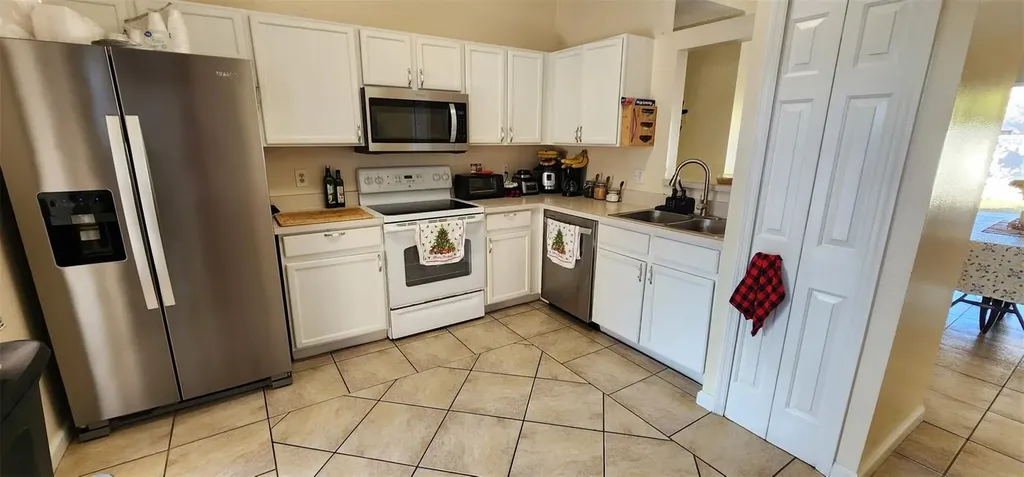 540 Oak Branch Circle Kissimmee FL 34758
