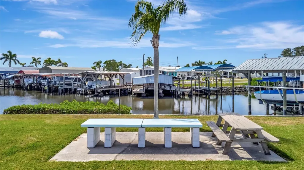 247 Palm Lane Palmetto FL 34221