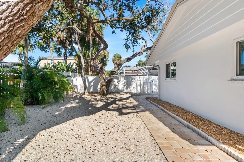 630 Venice Lane Sarasota FL 34242