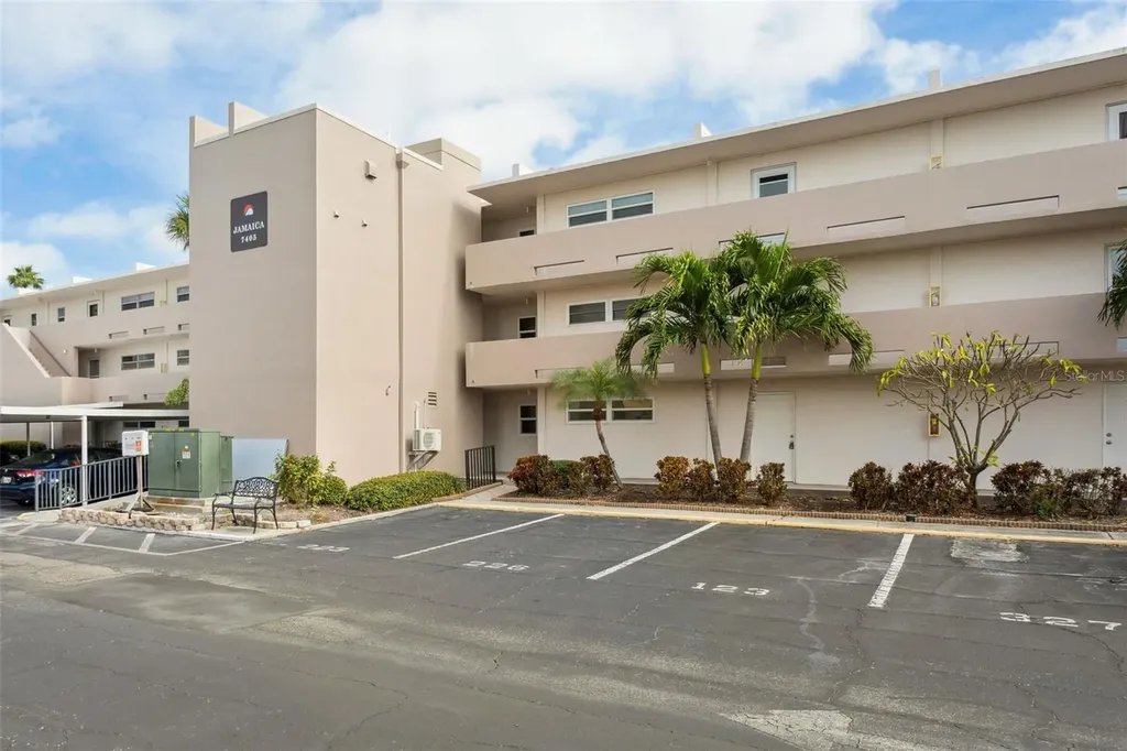 7405 Bay Island Drive S South Pasadena FL 33707