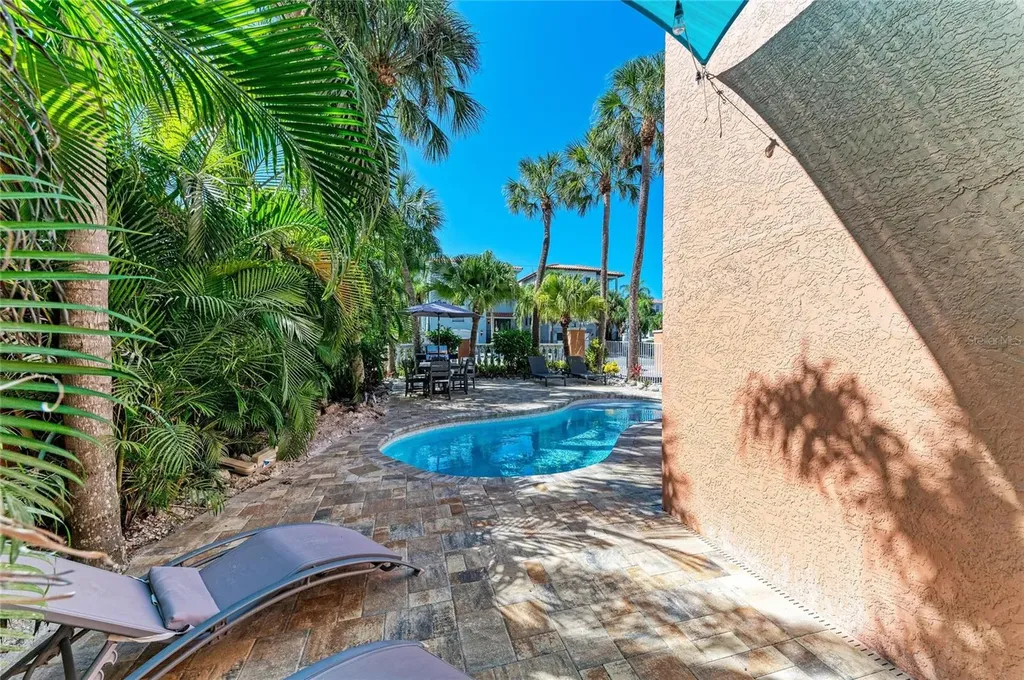 4003 5th Avenue Holmes Beach FL 34217