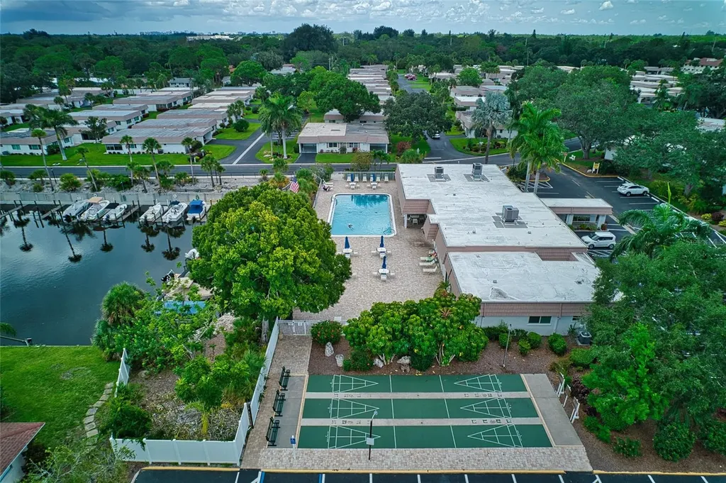 5453 Riverbluff Circle Sarasota FL 34231