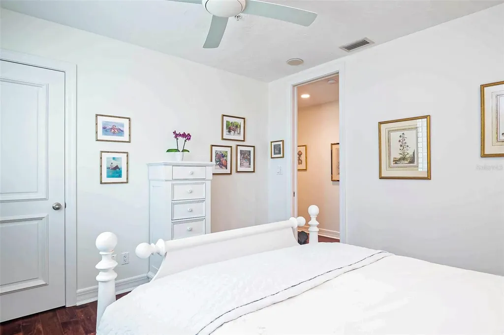 340 S Palm Avenue Sarasota FL 34236